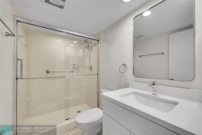 Building Photo - 555 Oaks Ln