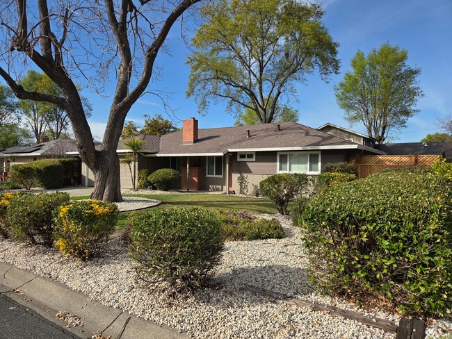 Building Photo - Super Charming Pleasant Hill Home