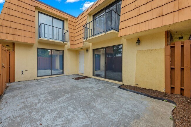 Building Photo - Parkwoods 1706-4