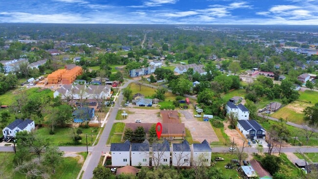 Building Photo - 783 Mansfield St