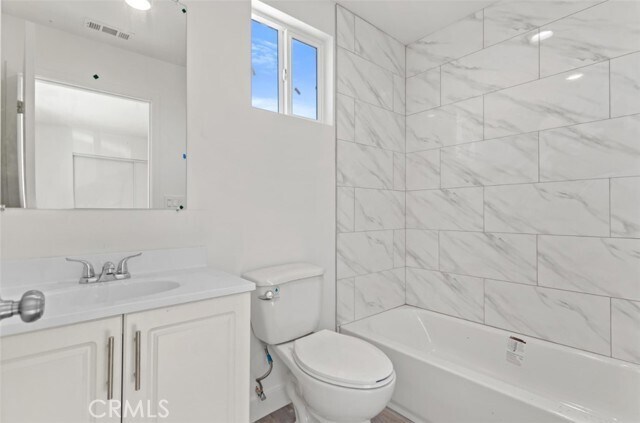 Building Photo - 707 W 80th St