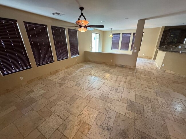 Building Photo - Beautiful 4 Bedroom - 2.5 Bath with Lots of Bonuses - Gilbert