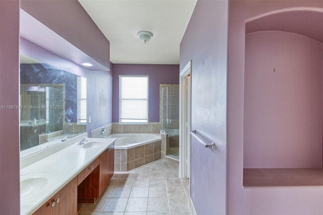 Building Photo - 3769 SW 51st St