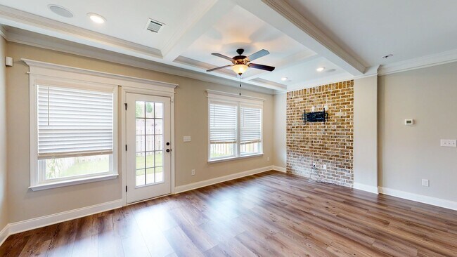 Building Photo - Conveniently located townhouse in Evans!