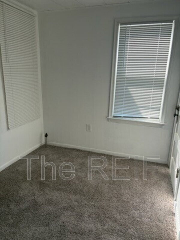 Building Photo - 1025 N Washington Ave