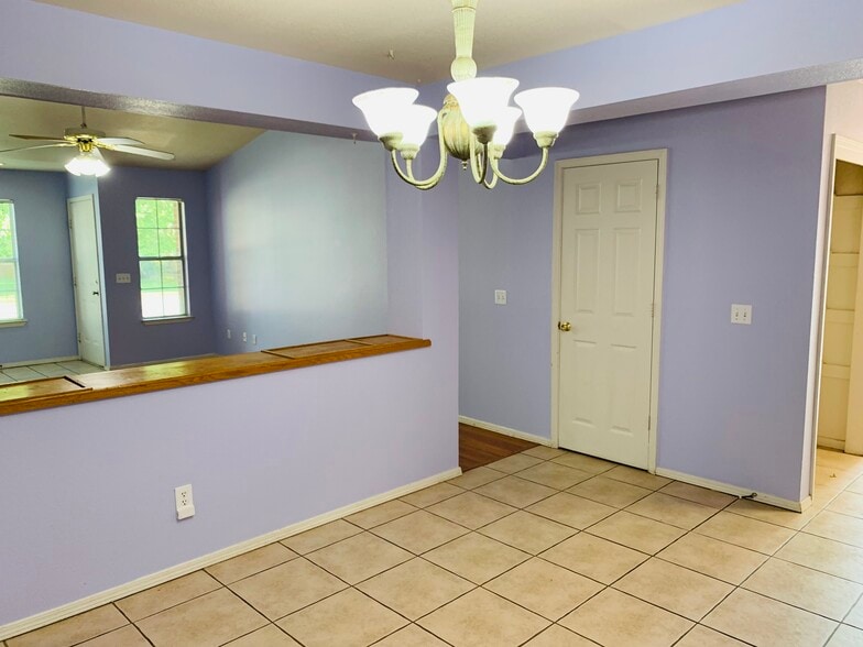 Building Photo - 917 E Mimosa Pl