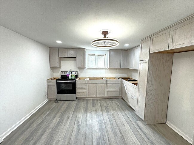 Building Photo - 609 N Nanticoke Ave