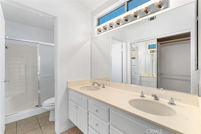 Building Photo - "Charming 2-Bed, 2-Bath Retreat in Menifee's Heart – Cozy Living Awaits!"