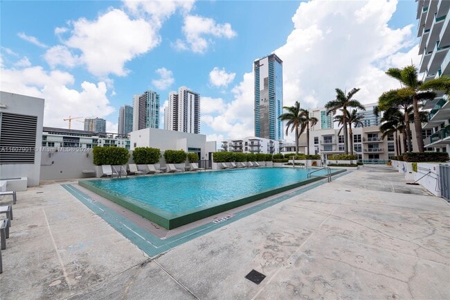 Building Photo - 333 NE 24th St