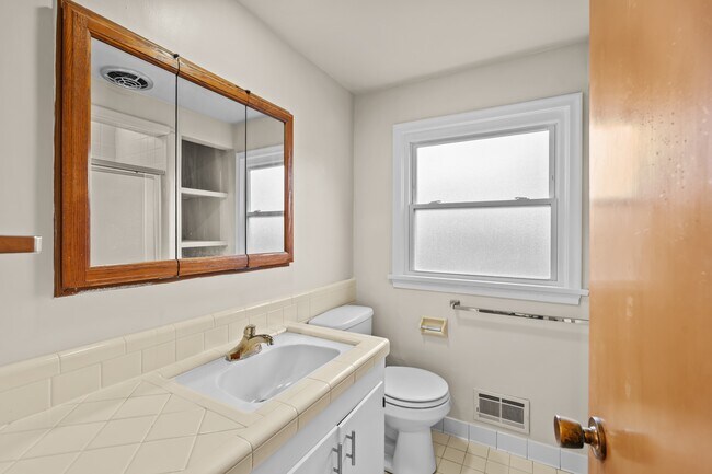 Building Photo - 3735 Heatherdowns Blvd