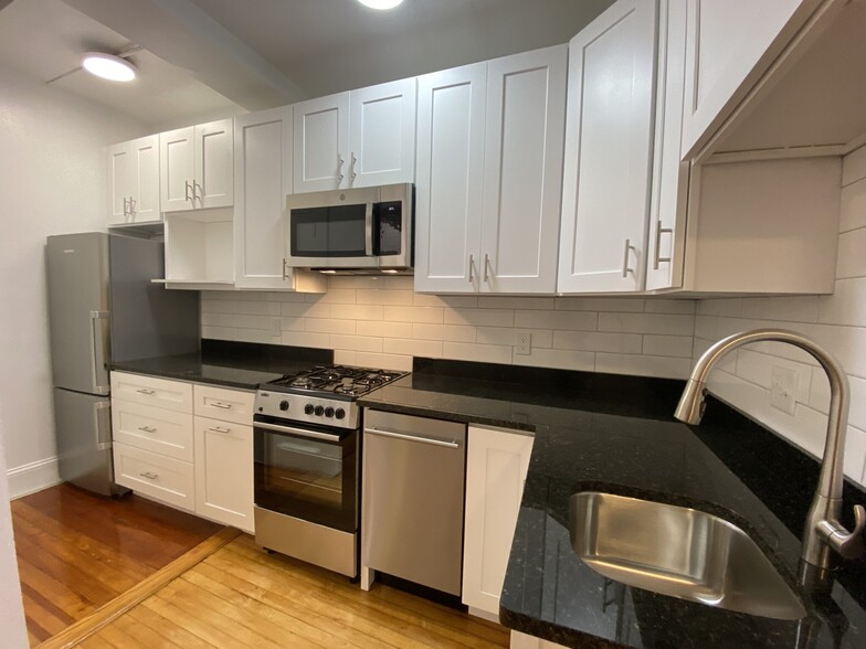 Building Photo - 73 Westland Ave