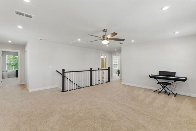 Building Photo - Luxury 5-Bed, 4-Bath Greenville Home in Amenity-Packed Riverstone!