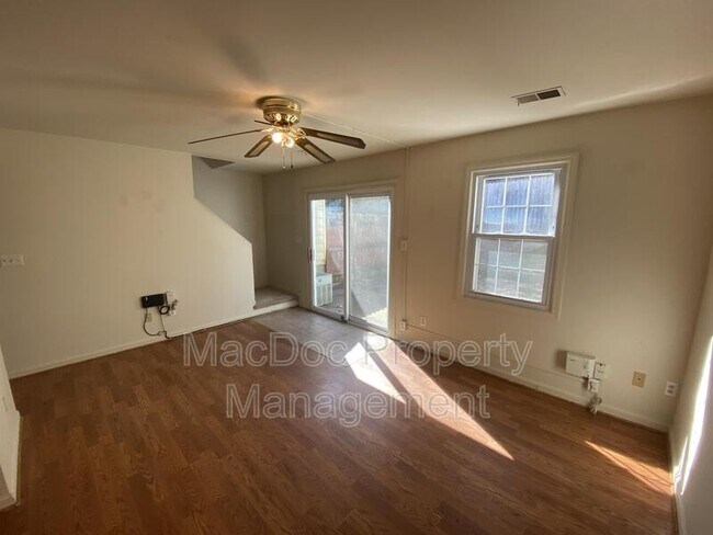 Building Photo - 108 Kings Mill Dr