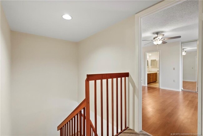 Building Photo - 2930 SW Sunset Trace Cir