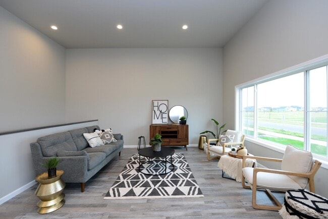 Building Photo - 824 United Dr