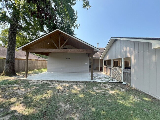 Building Photo - Woodlawn Estates