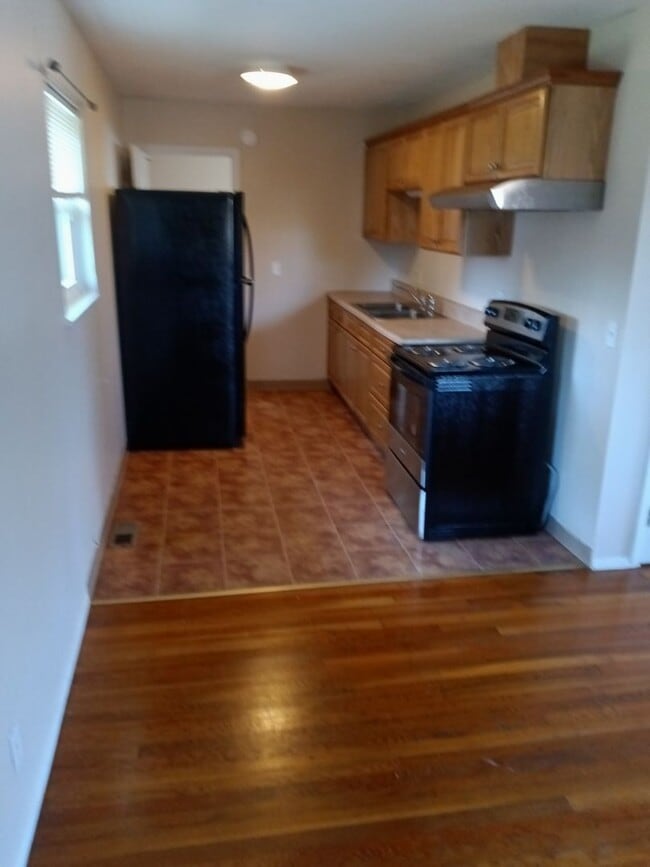 Building Photo - 3 Bedroom / 1 Bath Brick Ranch Home  Johnson City, TN