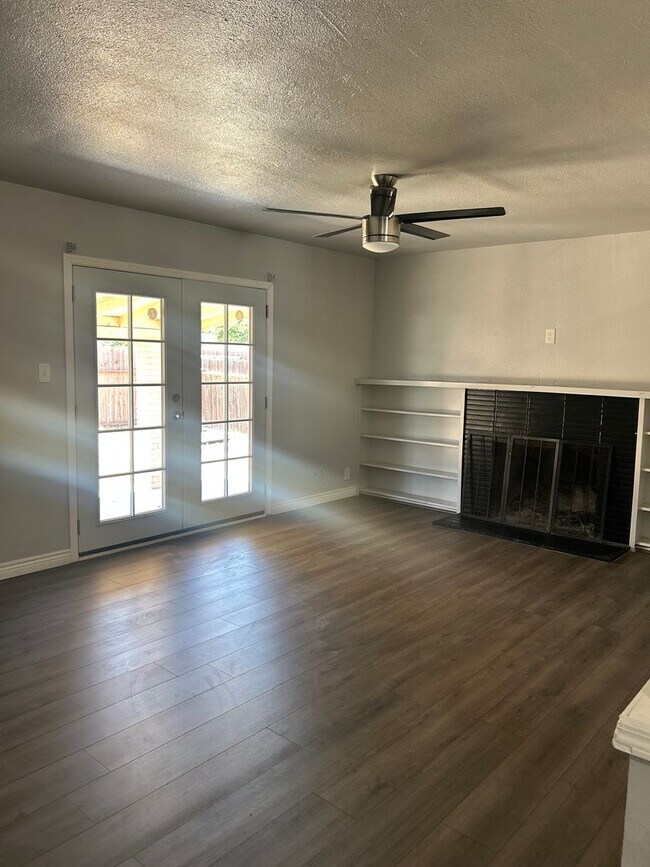 Building Photo - Single Family Home