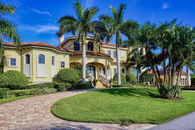 Building Photo - 1363 Oceanview Dr