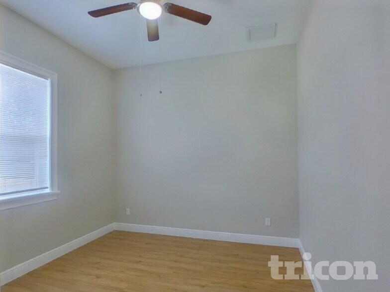 Building Photo - 7703 N Huntley Ave