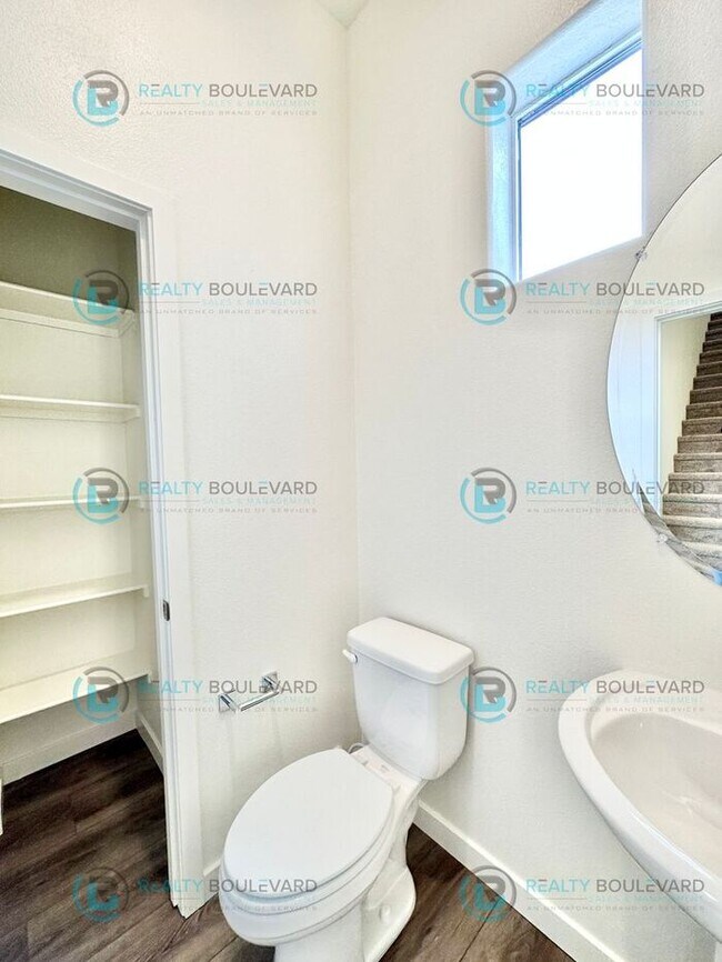 Building Photo - Modern 2 Bedroom 2Bath Townhome with Dual Patios & Designer Finishes near Truckee River