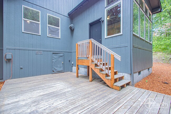 Building Photo - Beautifully Remodeled 5 Bedroom Camas Home...