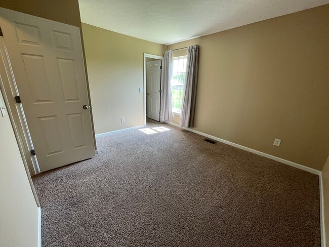 Building Photo - Spring Hill Gem in a Wonderful Location!