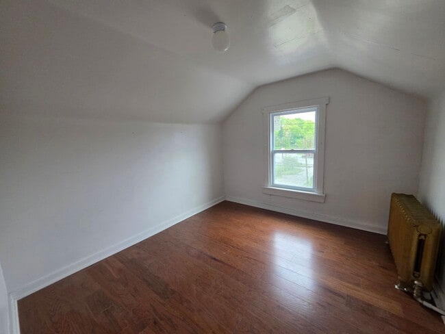 Building Photo - 703 1/2 Waddell Ave