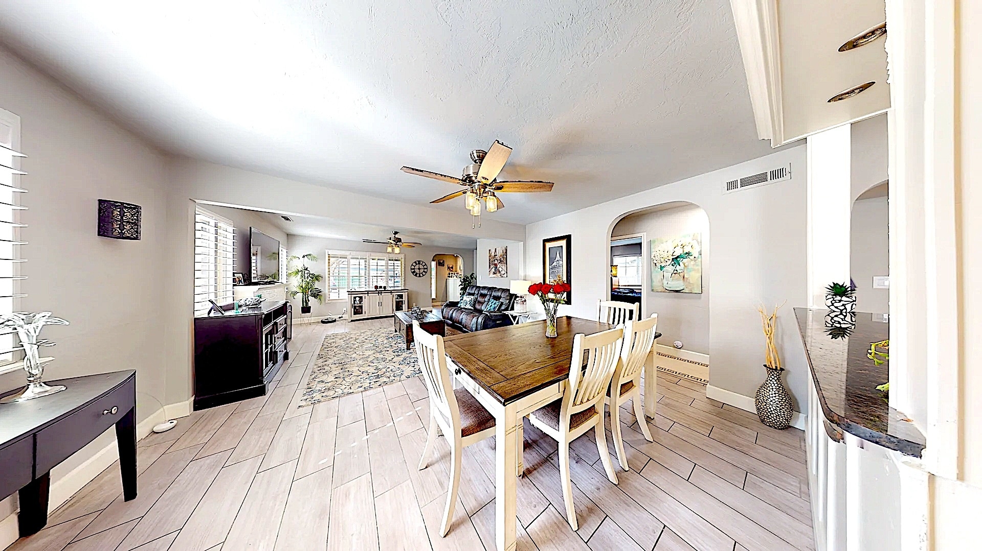 Building Photo - 204 N Santa Ana Ave