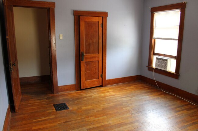 Building Photo - 815 N 10th St
