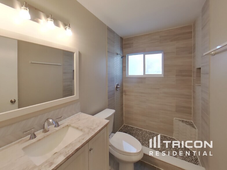 Building Photo - 1108 Robin Dr