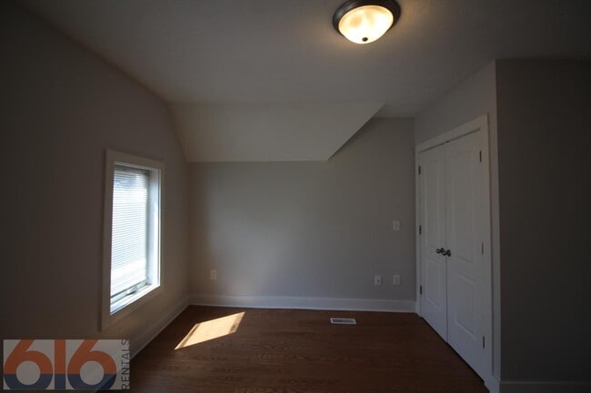 Building Photo - 858 Dayton St SW