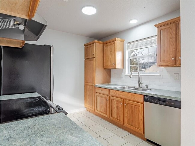 Building Photo - 2802 W Sunset Dr