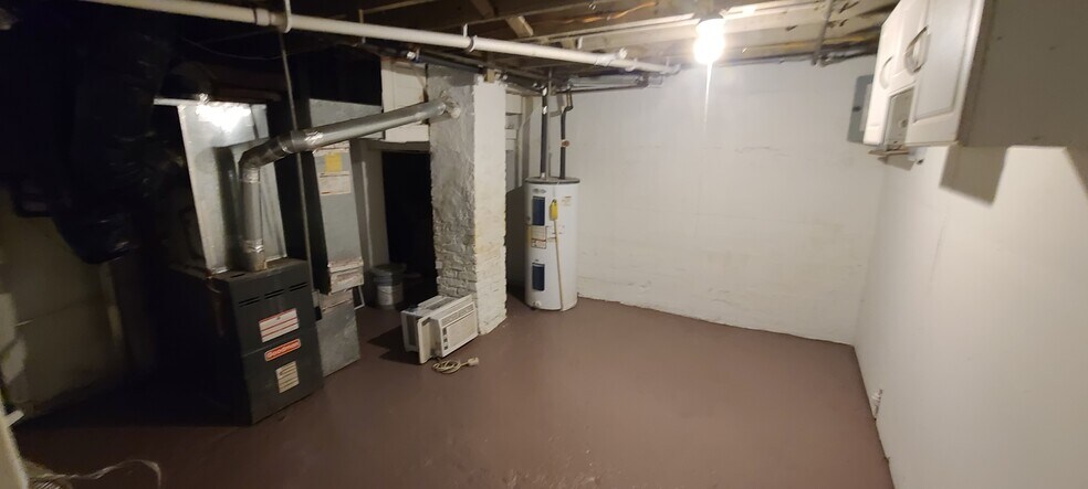 Building Photo - 237 E Donald St