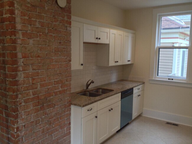 Building Photo - 4200 Mercier St