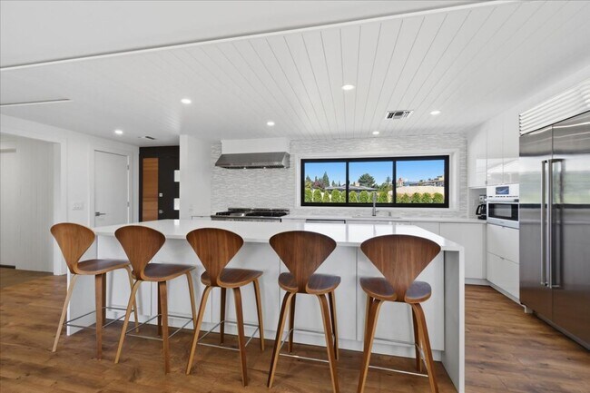Building Photo - 3Bd/2Ba Bellevue Home