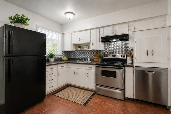 Building Photo - 1905 S Cooper St