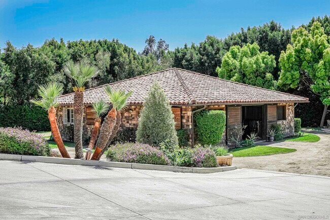 Building Photo - 5305 La Crescenta Rd