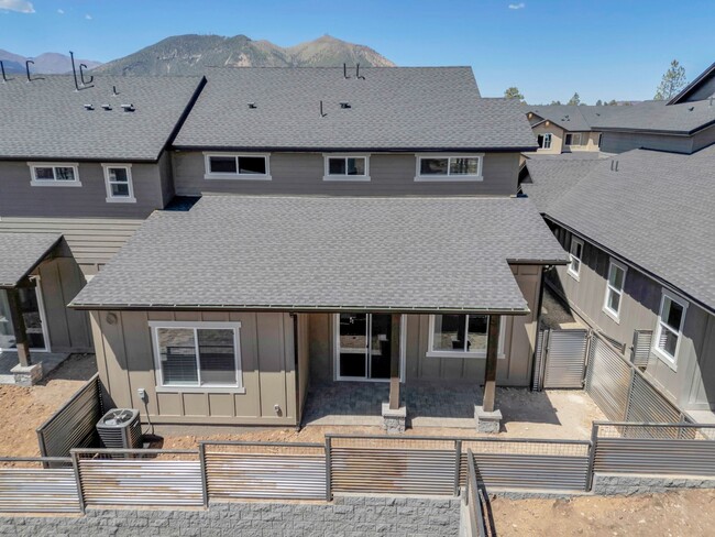 Building Photo - Gorgeous Flagstaff Property