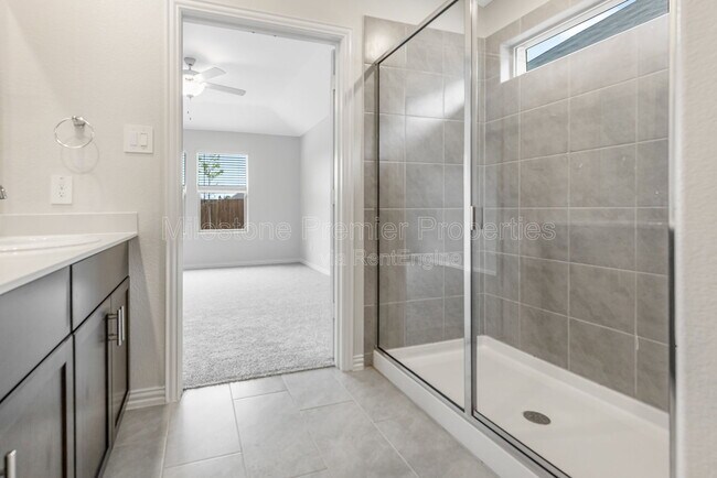 Building Photo - 2200 Dunbar Dr