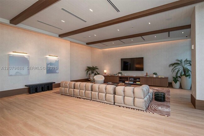 Building Photo - 2411 Laguna Cir