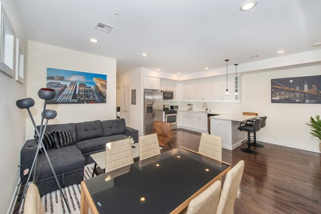 Building Photo - 1610 51st St