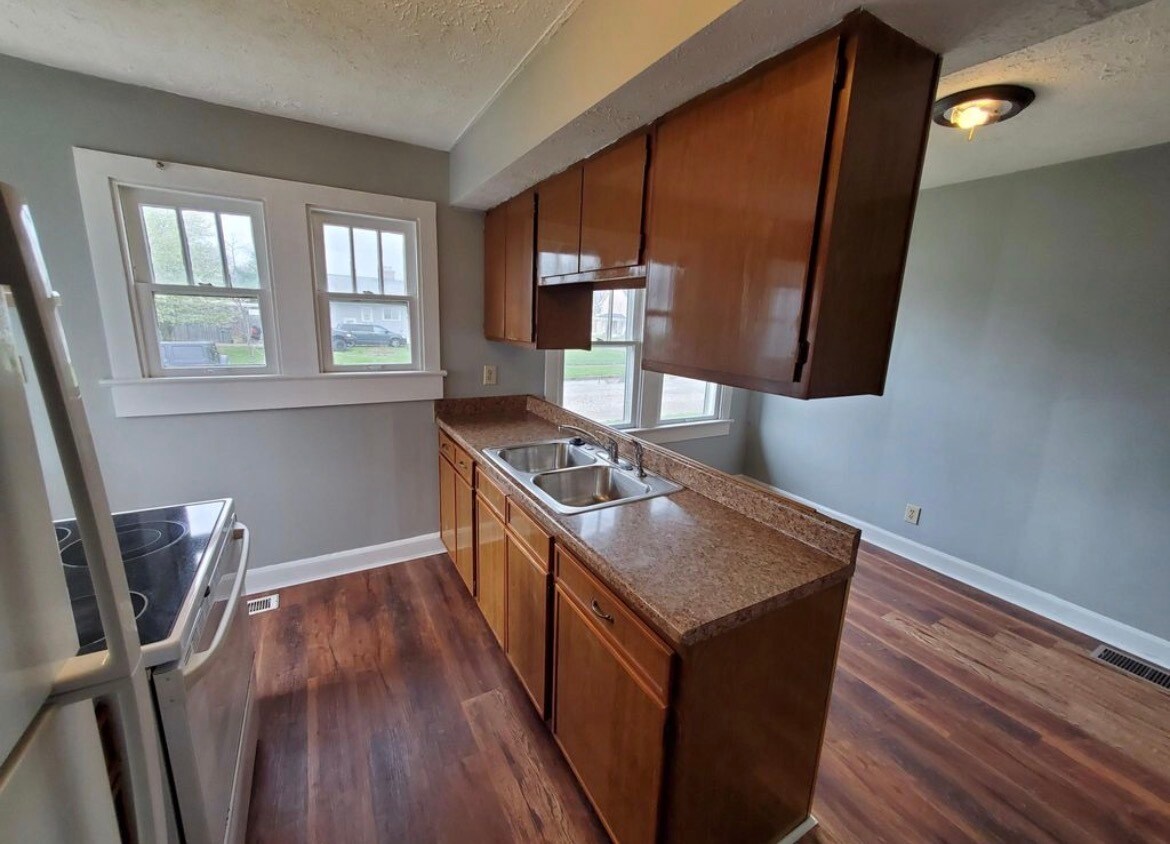 Building Photo - 2501 English Ave