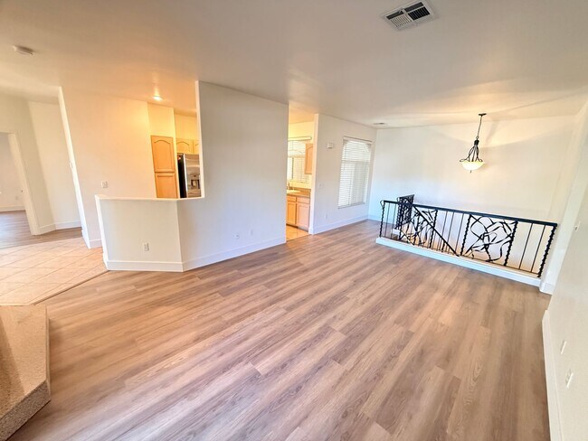 Building Photo - 2050 W Warm Springs Rd