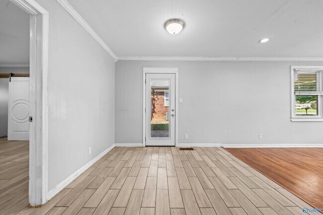 Building Photo - 805 W Arbor Dr NW