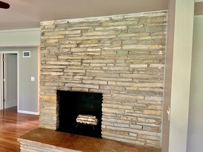 Building Photo - Mid Century Modern Ranch Home