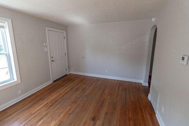 Building Photo - 306 W Worley St