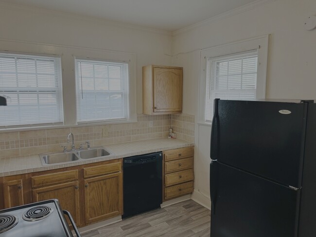 Building Photo - 2812 Linden Ave