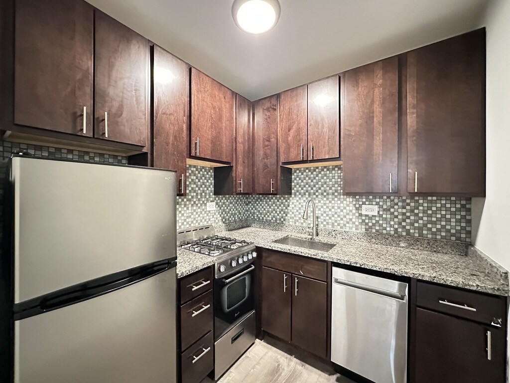 Building Photo - 4349 N Damen Ave