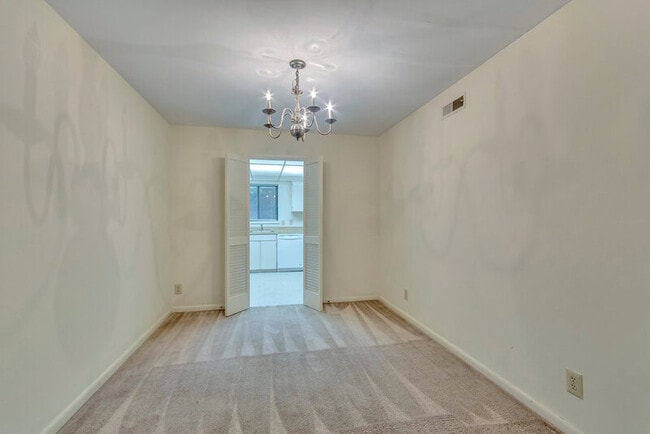 Building Photo - 306 Harvest Dr